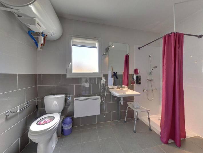 Hôtel pour 2 personnes, avec jardin ainsi que vue et piscine, animaux acceptés à Gignac - 3