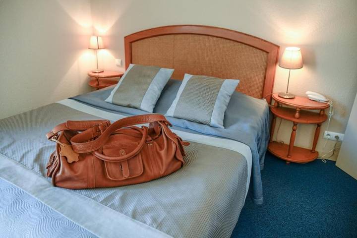 Hôtel pour 2 personnes, avec jacuzzi et piscine à Romilly-sur-Seine - 2