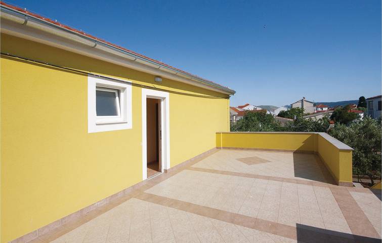 Ganze Ferienwohnung, Gemütliche Ferienwohnung mit Terrasse, Küche und 1,5 km zum Strand in Spongiola, Krapanj (Kroatische Adria)