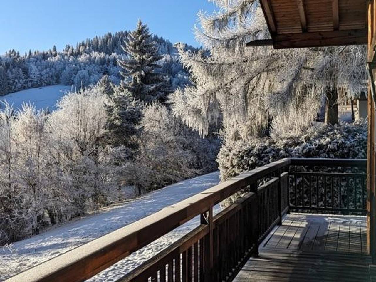 Chalet en Combloux, 5 habitaciones, estacionamiento, guardaesquís in Combloux, Pays du Mont-Blanc