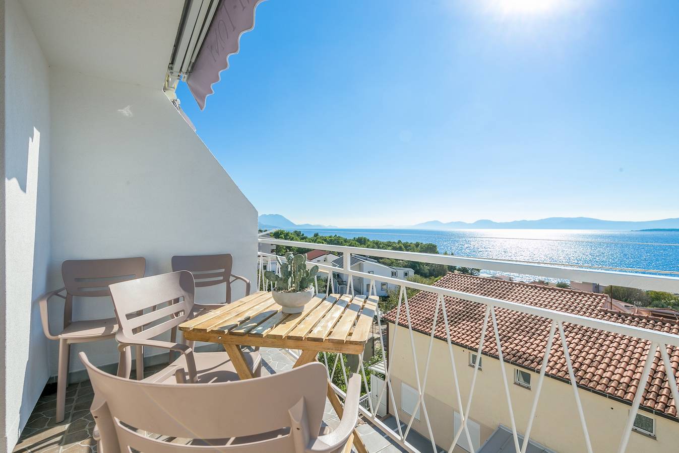 Ganze Wohnung, 2-Zimmer-Ferienwohnung mit Balkon und Meerblick Zivogosce - Blato, Makarska A-22253-f in Zivogosce, Makarska Riviera