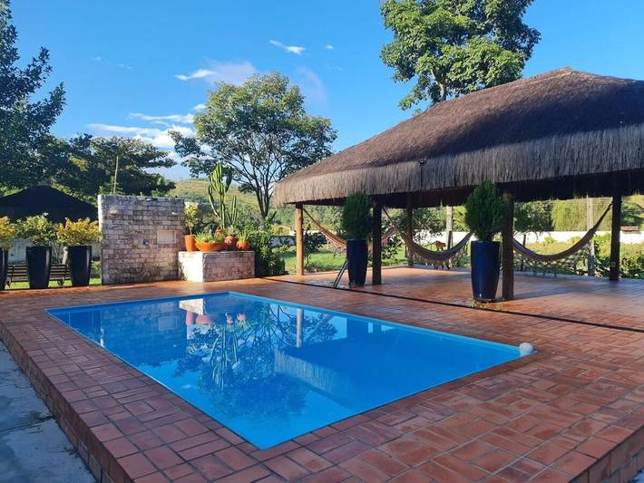 Casas e apartamentos de temporada para 15 pessoas, com jardim e piscina e ainda vista para o lago and vista em Cachoeiras de Macacu