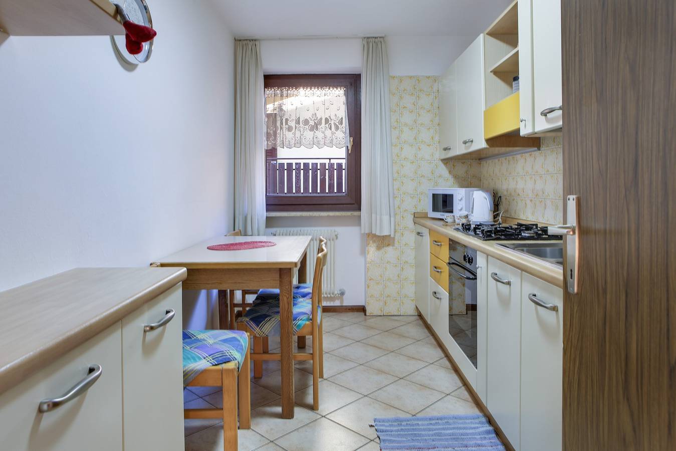 Ganze Wohnung, Rustikale Ferienwohnung Casa March 1 mit Wlan, Balkon, Garten- und Bergblick in Moena, Dolomiti Superski