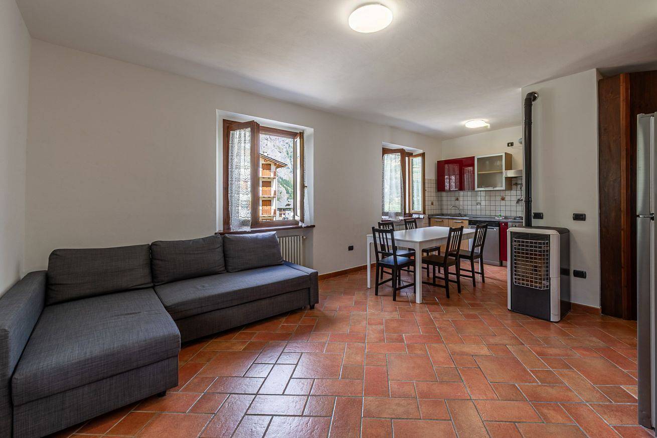 Entire apartment, 0747 - Casa Cristina - Relaxation and skiing in La Thuile in La Thuile (town), La Thuile