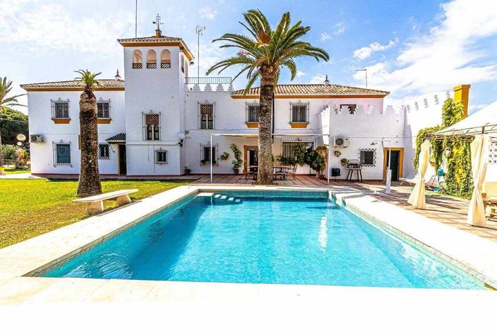 Casa rural para 14 personas, con terraza y piscina en Marchena - 2