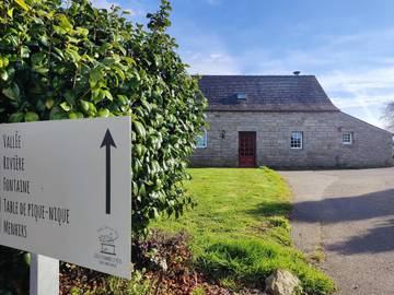 Gîte pour 7 personnes, avec jardin et vue, animaux acceptés dans Saint-Thégonnec Loc-Eguiner
