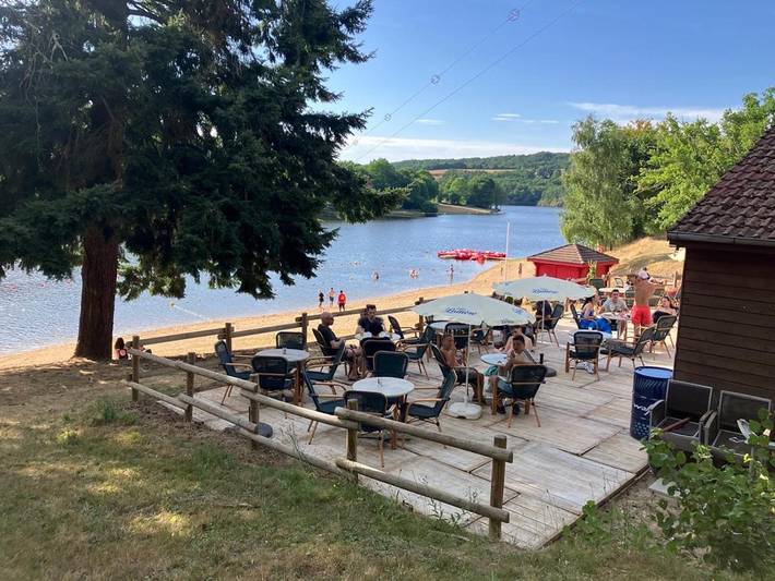 Location de vacances pour 5 personnes, avec vue ainsi que terrasse et jardin, animaux acceptés à Jouillat - 4