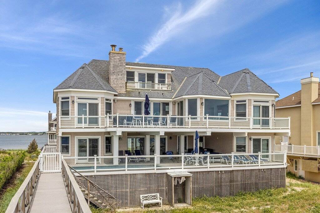 Beach House for 16 People in West Hampton Dunes, North Fork