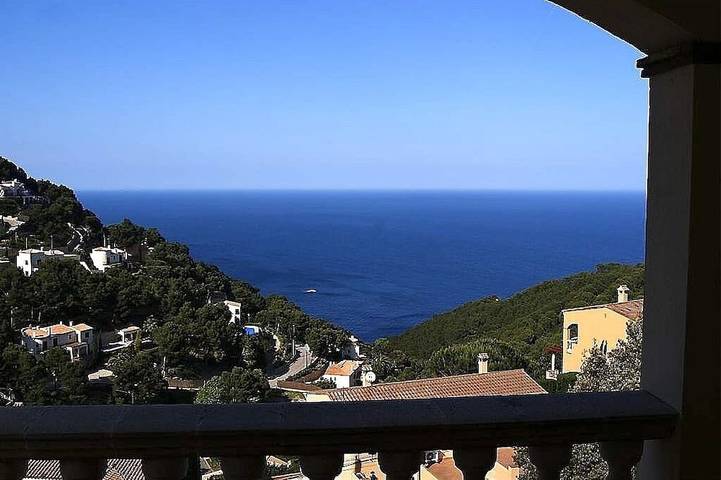 Villa for 6 people, with garden and hot tub, with pets in Begur