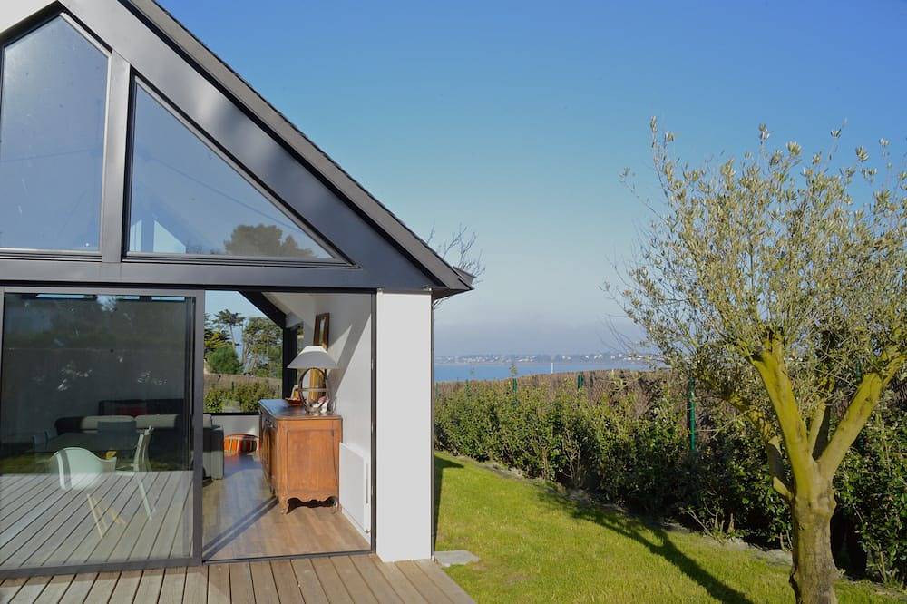 Architect house 2013 full sea view, feet in the water in Saint-Jacut-de-la-Mer, Dinan region