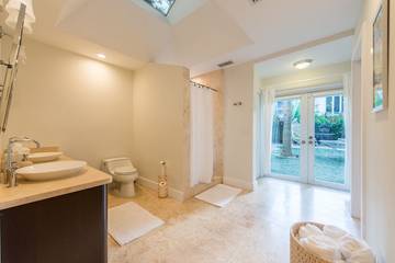Vacation Home for 6 Guests in Coconut Grove, Biscayne National Park, Picture 1