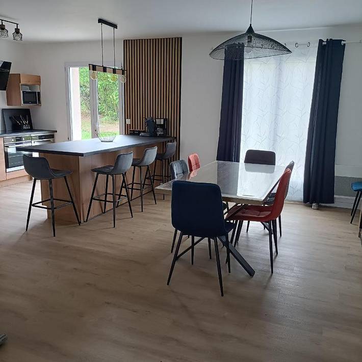 Location de vacances pour 8 personnes, avec Terrasse et Jardin à Saint-Loup-Lamairé