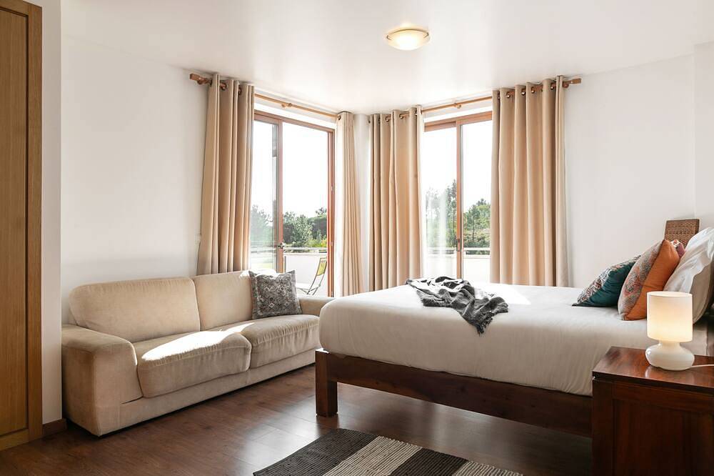 Villa Lantana - private pool in a peaceful area in Vau, Leiria District