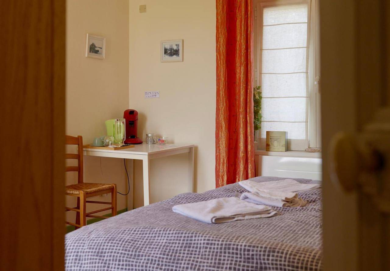 Double Room with Private Bathroom in Arleux, Département Nord