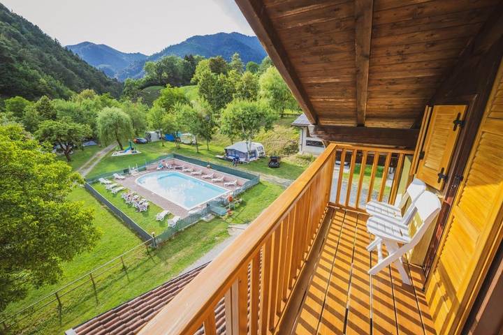 B&b per 3 persone, con Giardino e Piscina nonché Panorama a Ledro