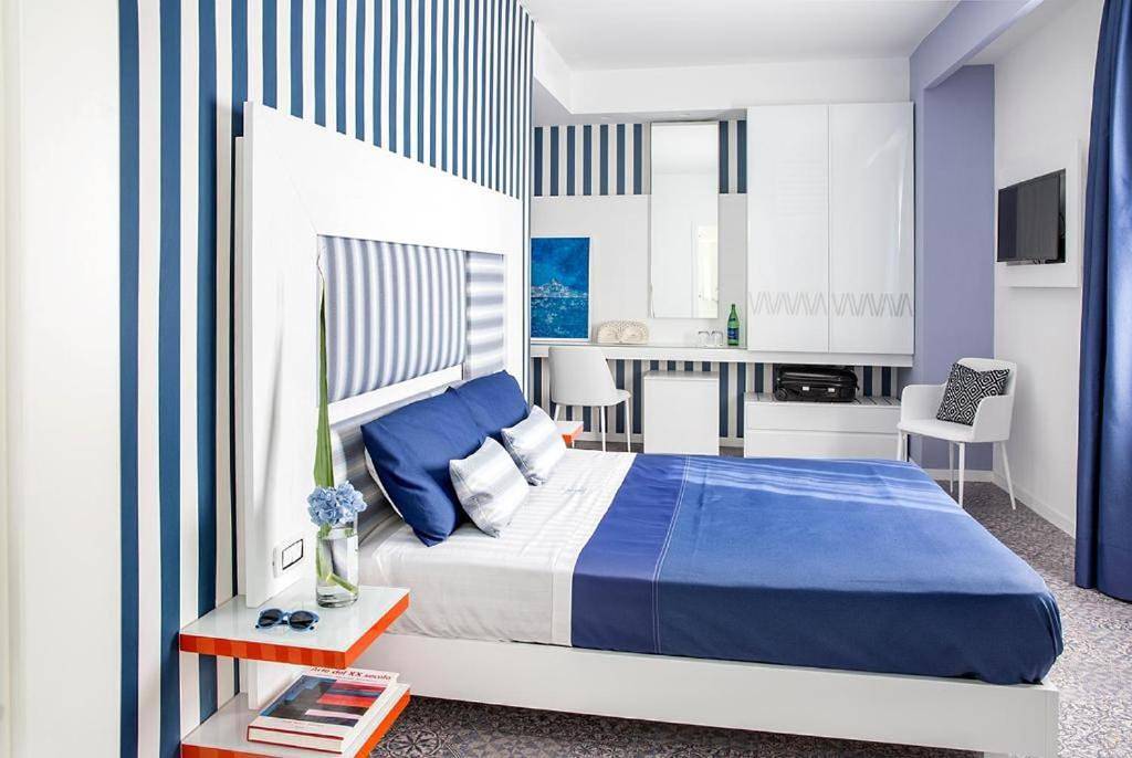 Villa Aragonese Rooms in Spiaggia di Torregaveta, Monte di Procida