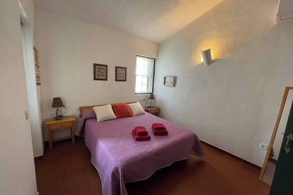 Apartamento entero, Amplio apartamento en zona tranquila cerca del mar in Fornells, Es Mercadal
