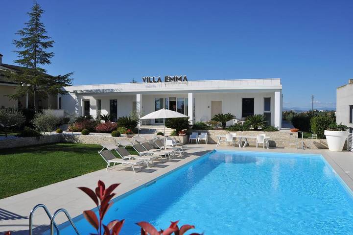 Appartamento per 4 persone, con Balcone e Terrazza nonché Giardino e Piscina a Montegranaro