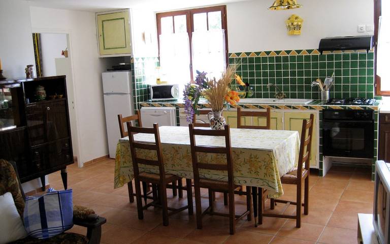 Gîte pour 6 personnes, avec piscine ainsi que vue et jardin, animaux acceptés dans le Var - 4