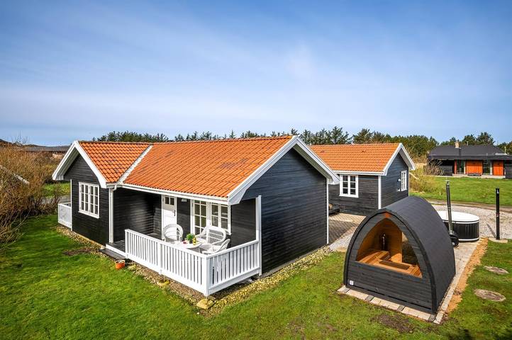 Ferieudlejning for 8 personer, med terrasse og sauna i Søndervig