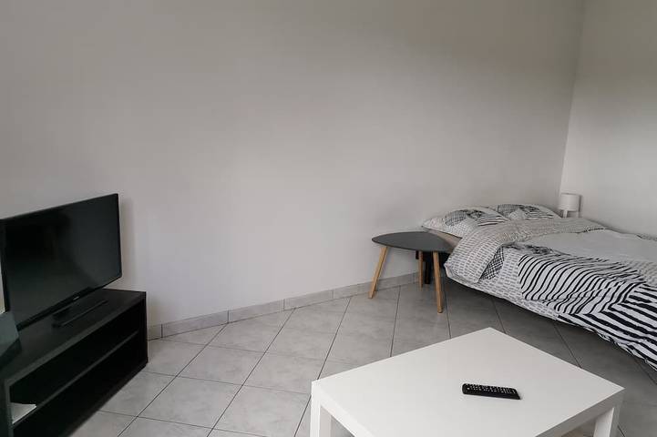 Appartement entier, Charmant 1 pièce,cuisine ,salle de bains de 35 m2 dans residence trés calme. in Mulhouse, Région de Mulhouse