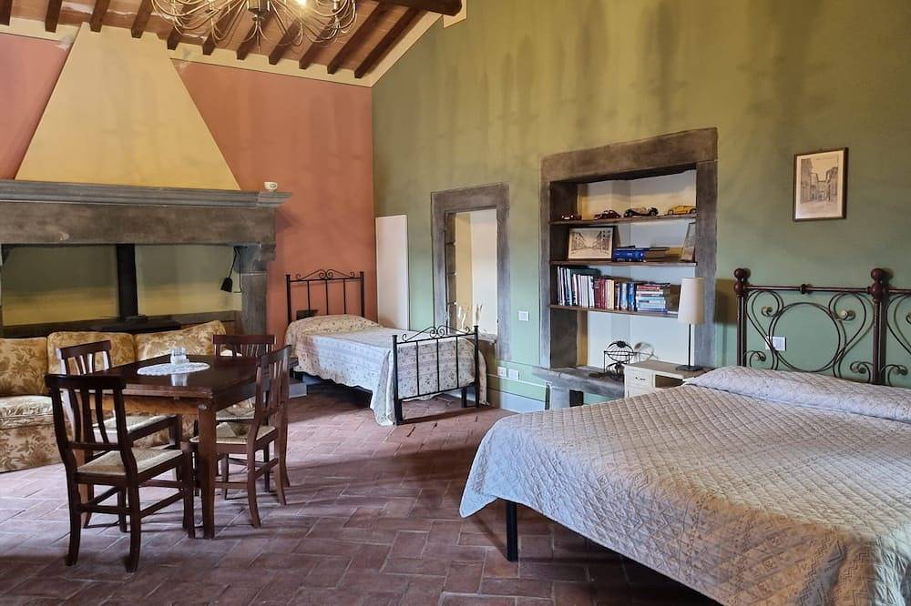 Costola, private pool, stunning mountain views. Chef on request. in Fosciandora, Garfagnana