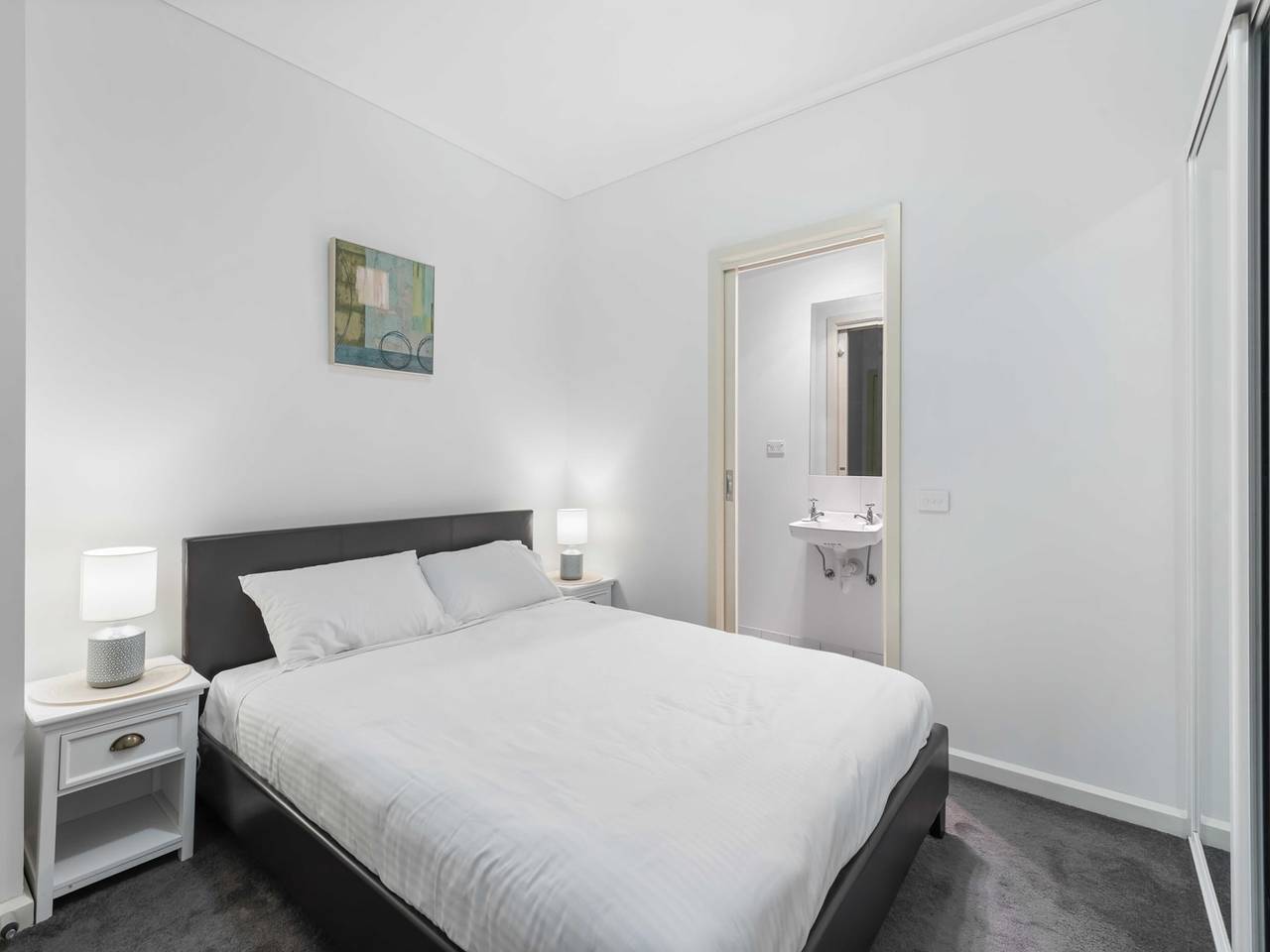 Entire apartment, Cosy 1-Bed Apartment In the Heart of Melbourne in Melbourne, Victoria