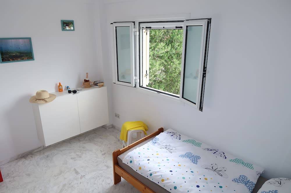 Ganze Wohnung, Großzügige strandnahe Ferienwohnung mit einzigartigem Blick auf Finikounda in Finikounda, Messenien