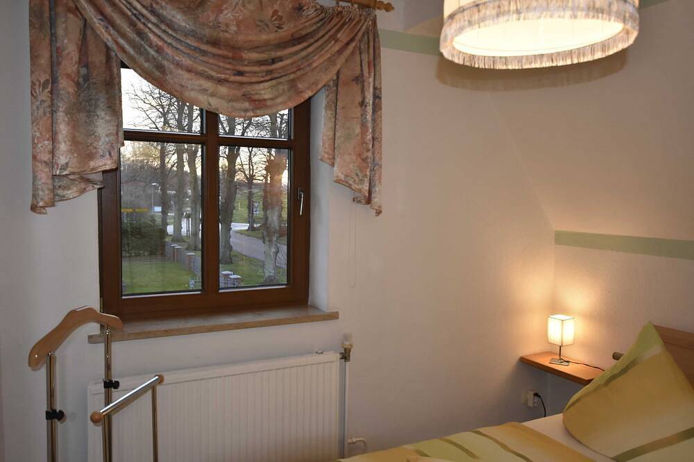 Ganze Wohnung, Ferien unter den Linden Ovs 970 - 3-Raum-Wohnung bis 4 Pers. in Blowatz, Neuburg