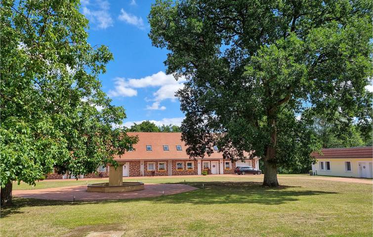 Ganze Ferienwohnung, Moderne Ferienwohnung mit Terrasse, Parkplatz & TV - Passow in Passow, Ludwigslust-Parchim