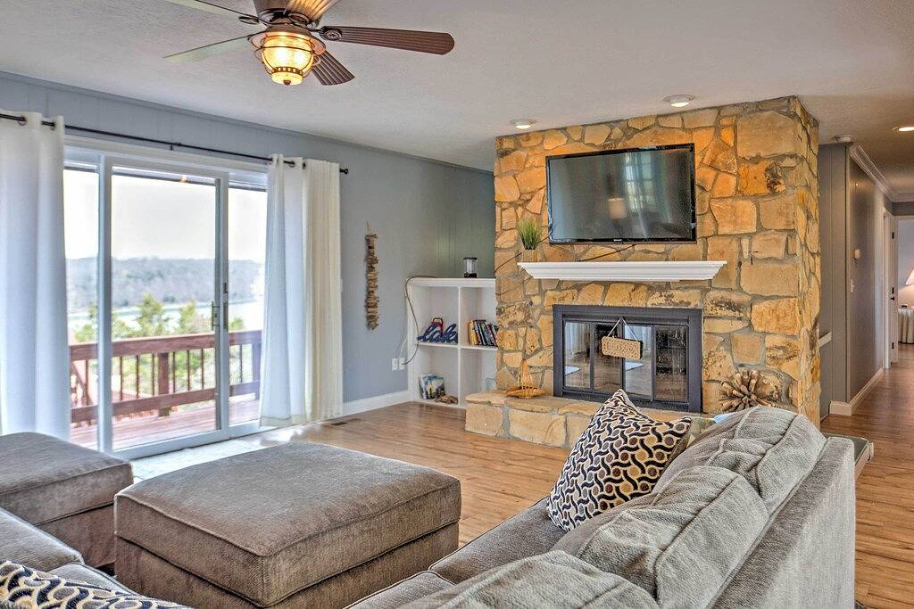 Monticello Home auf 2+ Acres mit Blick auf den Lake Cumberland in Lake Cumberland