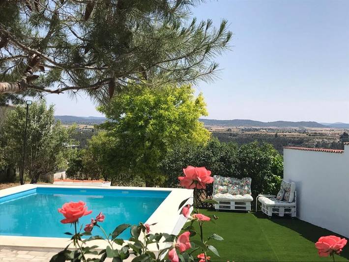 Casa rural con piscina para 8 personas, con Terraza y Jardín además de Piscina y Vistas en Alcalá del Júcar