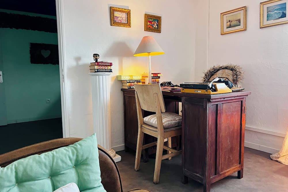 Ganze Wohnung, Unique loft near Paris • Sleeps 25 • Giant Screen • Full privatization in Château-Thierry, Aisne