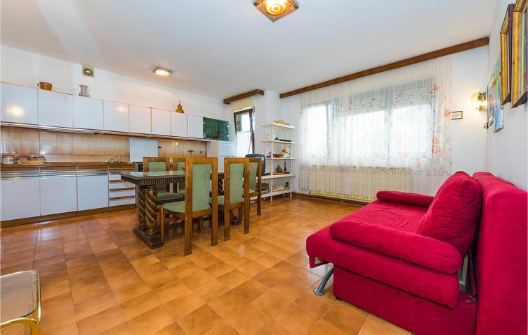 Ganze Ferienwohnung, Charmantes Apartment mit Terrasse, WLAN und Parkplatz in der Nähe von Vodice in Tribunj, Šibenik-Knin