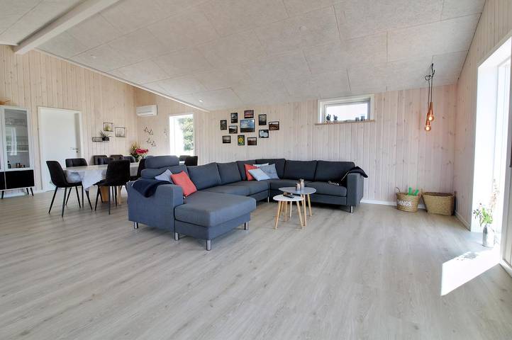 5 bedroom pet friendly home in Rømø in Sønderstrand, Tagholm