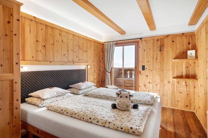 Room 'Grün' with Shared Terrace, Shared Garden and Wi-Fi in Villanders, Sarntal Alps