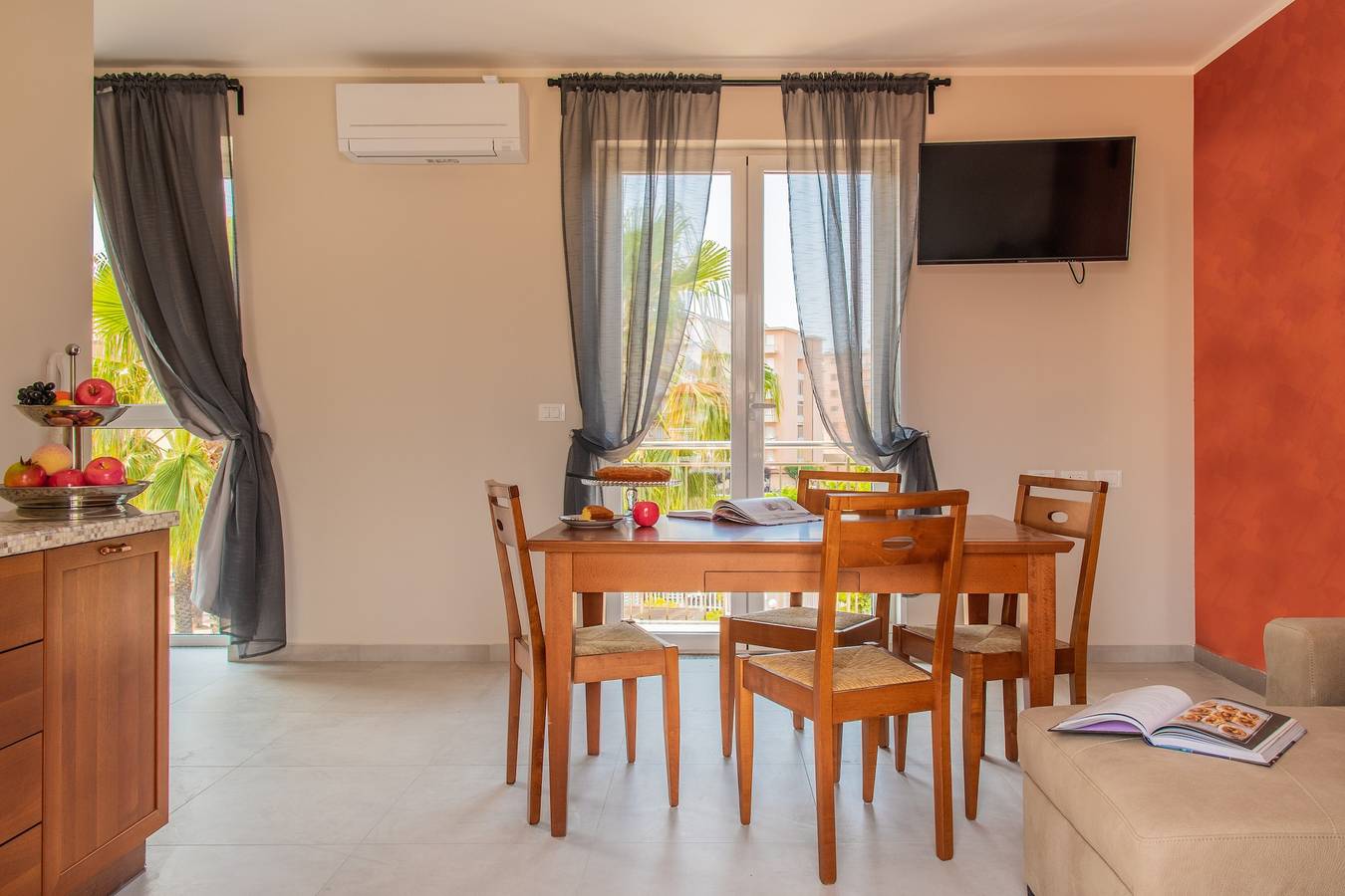 Apartamento entero, Apartamento 'Tramontana' con terraza privada, Wi-Fi y aire acondicionado in Loano, Riviera di Ponente