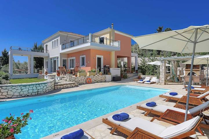 Villa pour 8 personnes, avec jardin dans Ligia