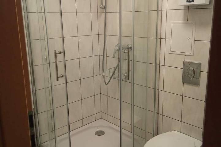 Geheel appartement, Modern studio apartment with a kitchen and bathroom in Reinickendorf, Berlijn
