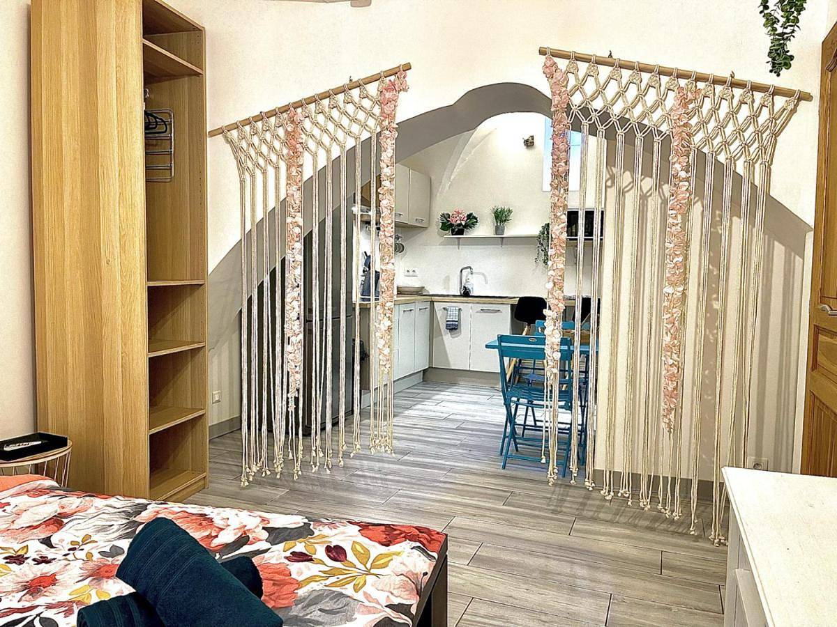 Appartement entier, *Le Lotus*Fiber Wifi*Hyper Center* in Salon-de-Provence, Côte méditerranéenne (France)