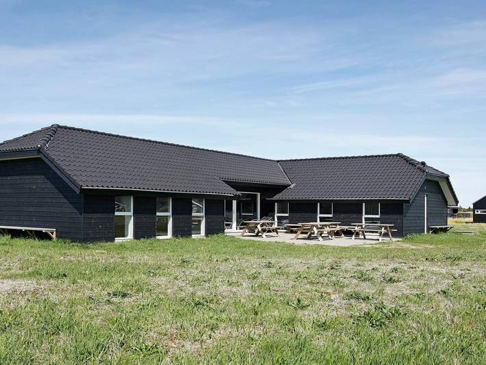 Ferienhaus für 24 Personen, mit Whirlpool und Terrasse sowie Pool und Sauna in Tranum Strand