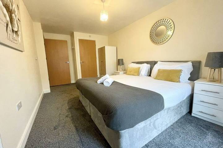 Entire apartment, Holiday Home in Ashford, great location & parking in Ashford, Ashford region