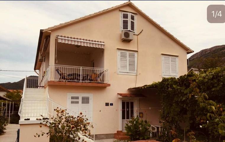 Maison d’hôte pour 3 personnes, avec jardin et vue dans Tivat