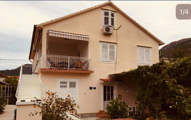 Gîte pour 2 personnes, avec vue et jardin dans Tivat