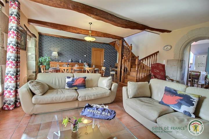 Gîte pour 8 personnes, avec jacuzzi et jardin ainsi que sauna et terrasse à Plourhan - 3