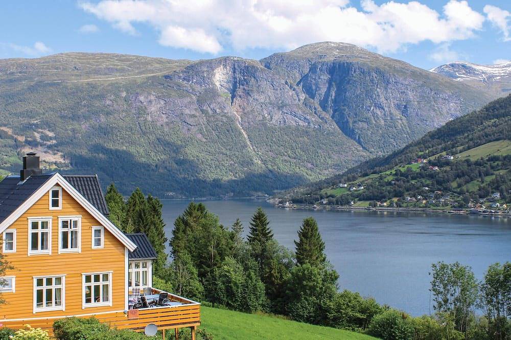 Traumhaftes Haus in Olden mit Meerblick in Olden, Oldevatnet