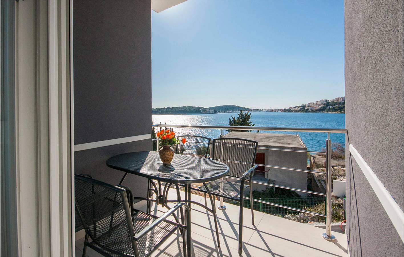 Appartement de vacances entier, Appartement de vacances pour 5 personnes avec terrasse in Razanj, Šibenik-Knin