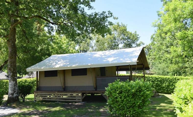 Tente pour 5 personnes, avec bassin pour enfant ainsi que jacuzzi et sauna en Pyrénées-Atlantiques - 3
