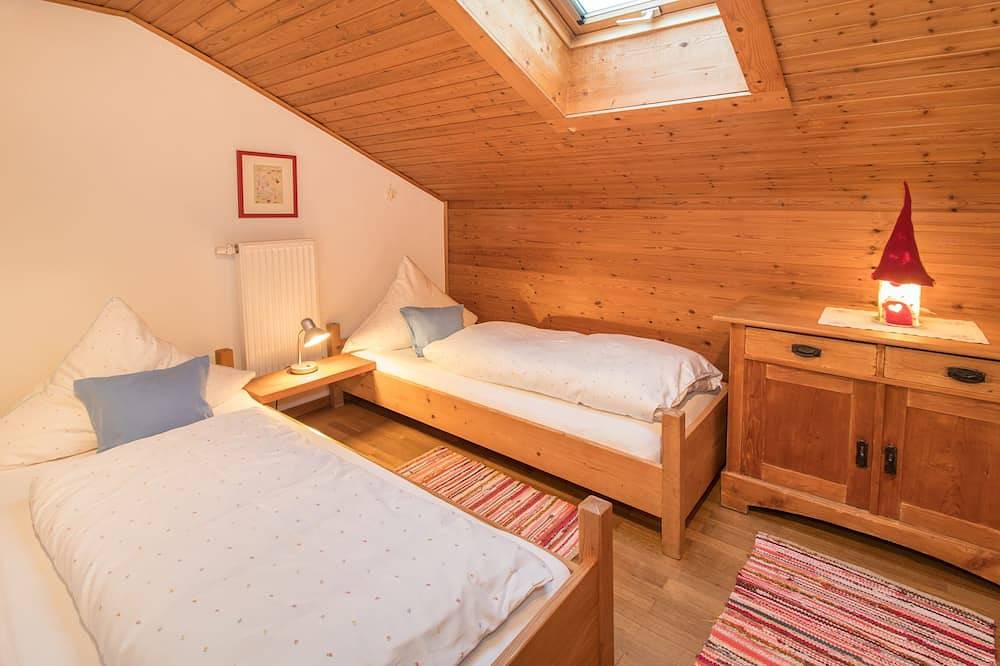 Ganze Wohnung, Ferienwohnung Elisabeth 50 qm mit Balkon und 2 getrennten Schlafzimmern in Riedering, Landkreis Rosenheim