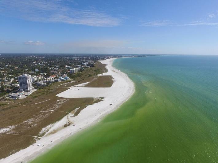 Vacation rental for 6 people, with terrace and yard in Sarasota Beach